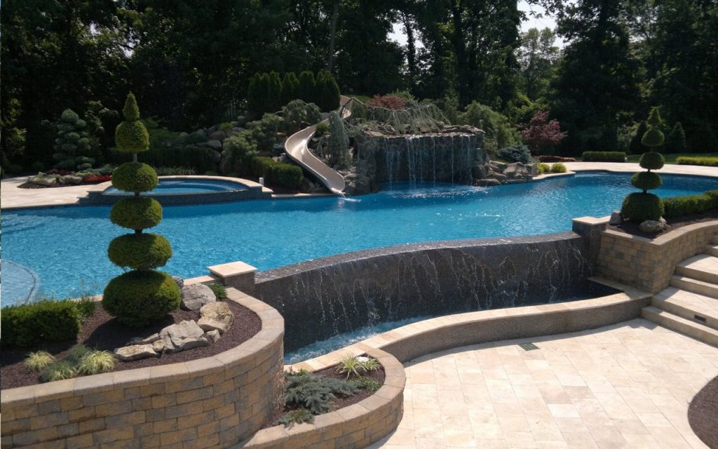 Advantages of having reliable swimming pool contractors
